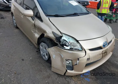 2011 Toyota Prius Two z USA, uszkodzony, nr VIN JTDKN3DU3B0323454